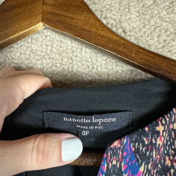 Nanette Lepore Sheath Dress Size 0P Blue/Black Printed Short Sleeve Notch V Neck - Picture 4 of 11